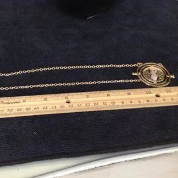 Harry Potter Jewelry - Hermoine Time Turner Magical Hourglass Necklace - Picture 7 of 8